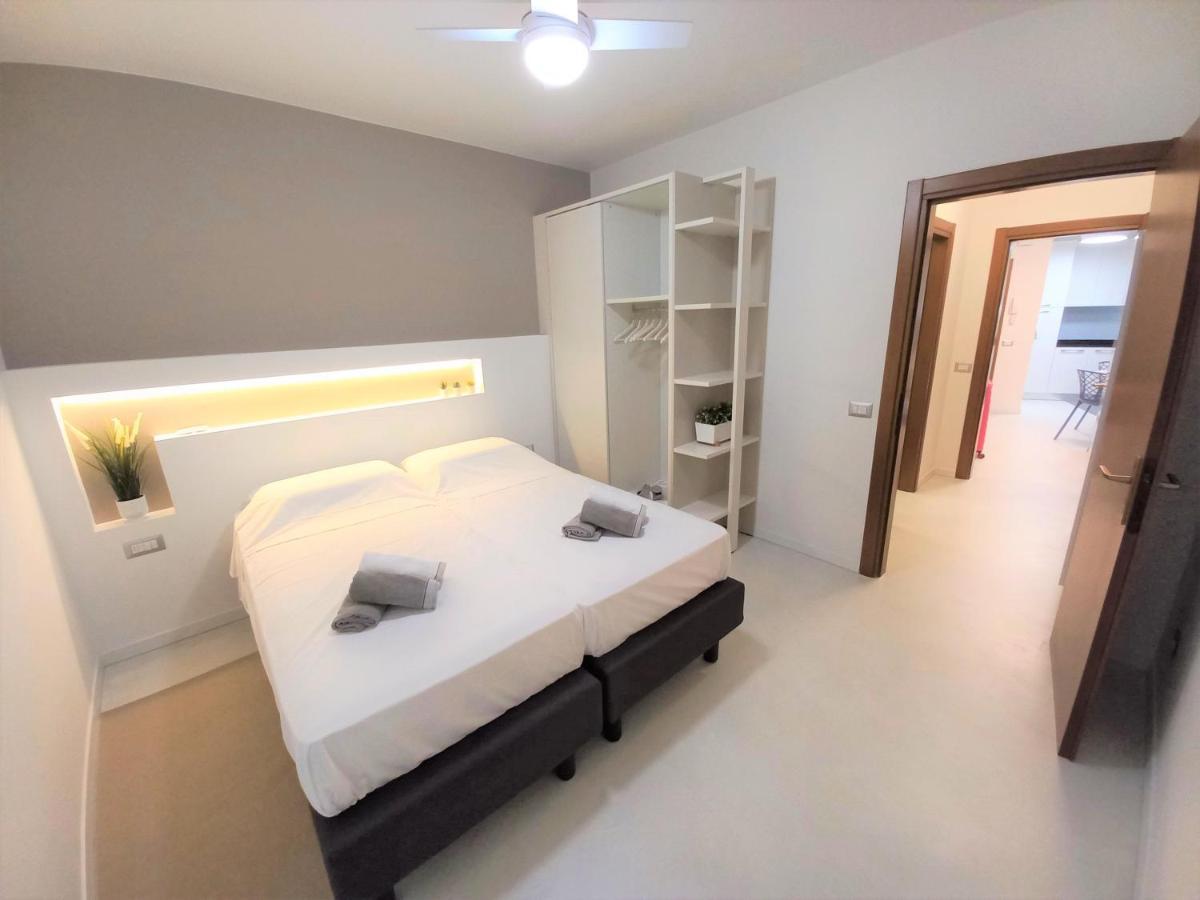North Lake Riva Apartment, Steps From The Garda Lake ภายนอก รูปภาพ