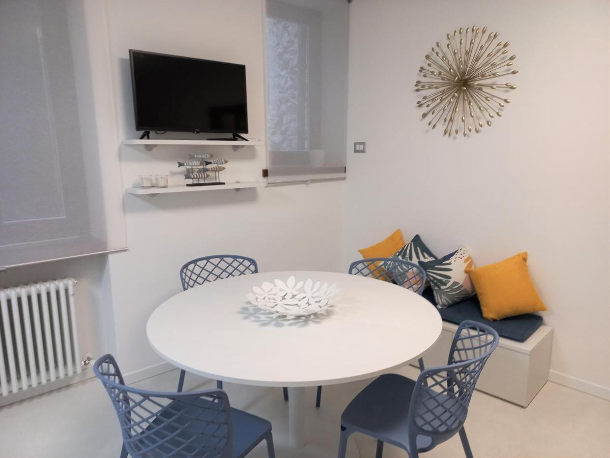 North Lake Riva Apartment, Steps From The Garda Lake ภายนอก รูปภาพ