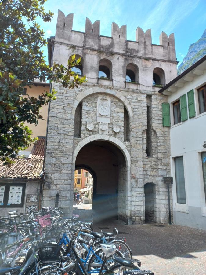 North Lake Riva Apartment, Steps From The Garda Lake ภายนอก รูปภาพ