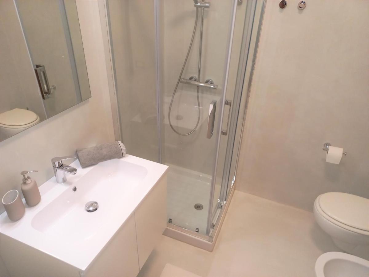 North Lake Riva Apartment, Steps From The Garda Lake ภายนอก รูปภาพ