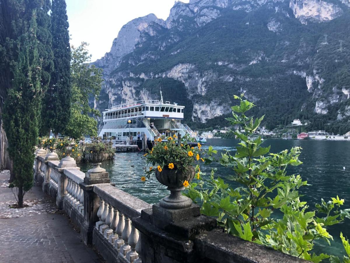 North Lake Riva Apartment, Steps From The Garda Lake ภายนอก รูปภาพ