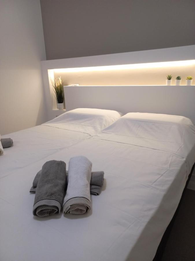 North Lake Riva Apartment, Steps From The Garda Lake ภายนอก รูปภาพ