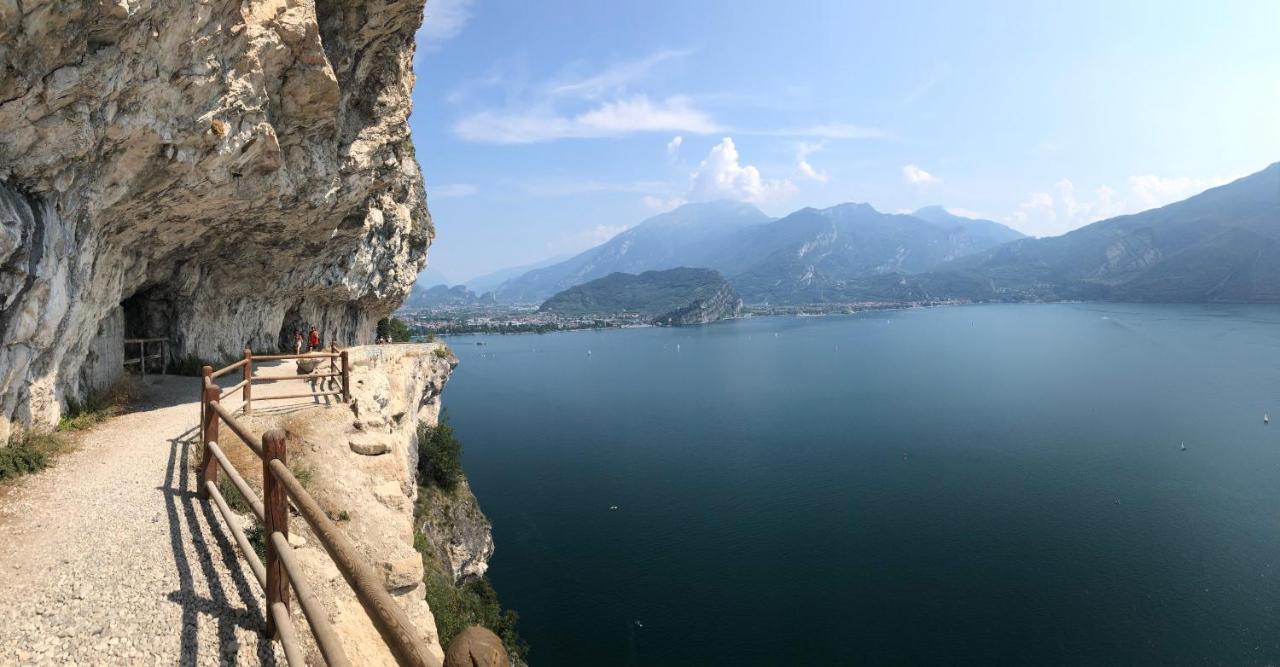 North Lake Riva Apartment, Steps From The Garda Lake ภายนอก รูปภาพ