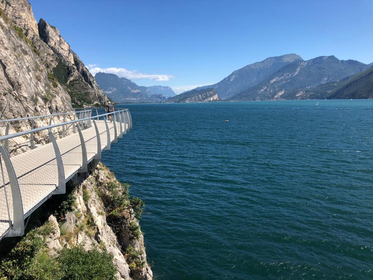 North Lake Riva Apartment, Steps From The Garda Lake ภายนอก รูปภาพ