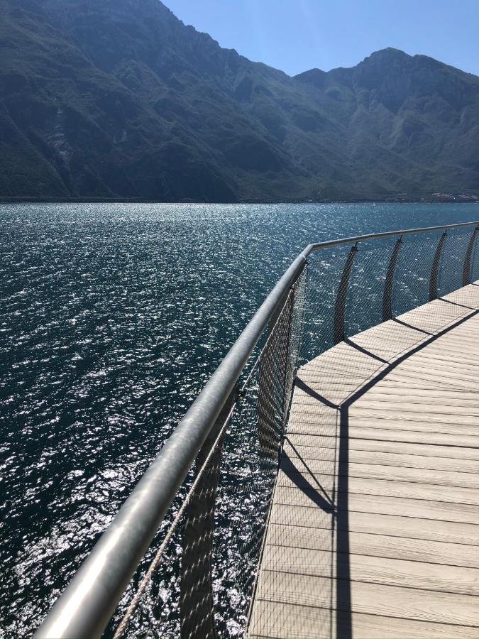 North Lake Riva Apartment, Steps From The Garda Lake ภายนอก รูปภาพ