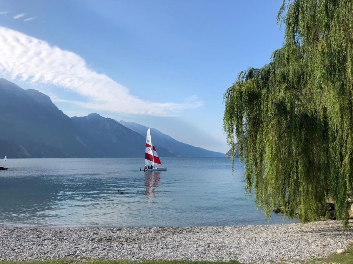 North Lake Riva Apartment, Steps From The Garda Lake ภายนอก รูปภาพ