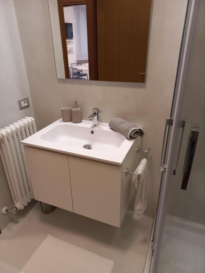 North Lake Riva Apartment, Steps From The Garda Lake ภายนอก รูปภาพ